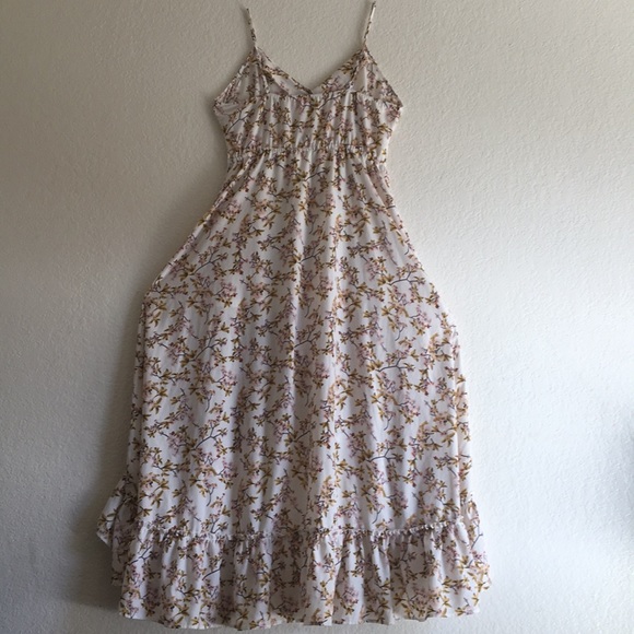 A dress - Picture 2 of 3